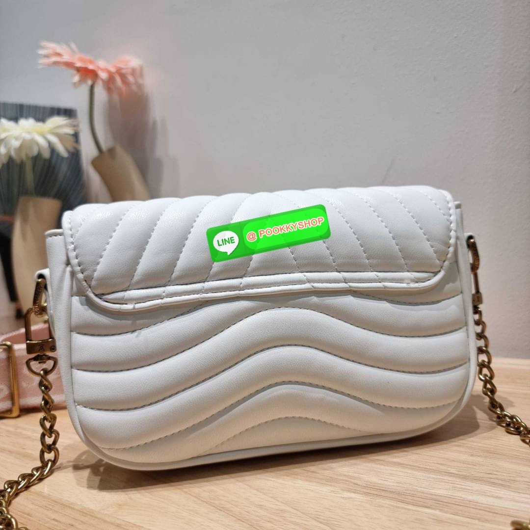 🔆 Model LV new wave pochette multi bag 🔆 Details กระเป๋าสะพายมัลติฟังก์ชั่น พรีเมี่ยมกิ๊ฟสุดหรู คุ้มจาก dutyfree มาพร้อม box set รับรองว่าดีงาม ลูกเล่นคลาสสิคผสานความวินเทจ มีสายสะพายให้ 2 เส้น และกระเป๋าใบลูก เล็กน่ารัก ภายในเป็นช่องโล่ง