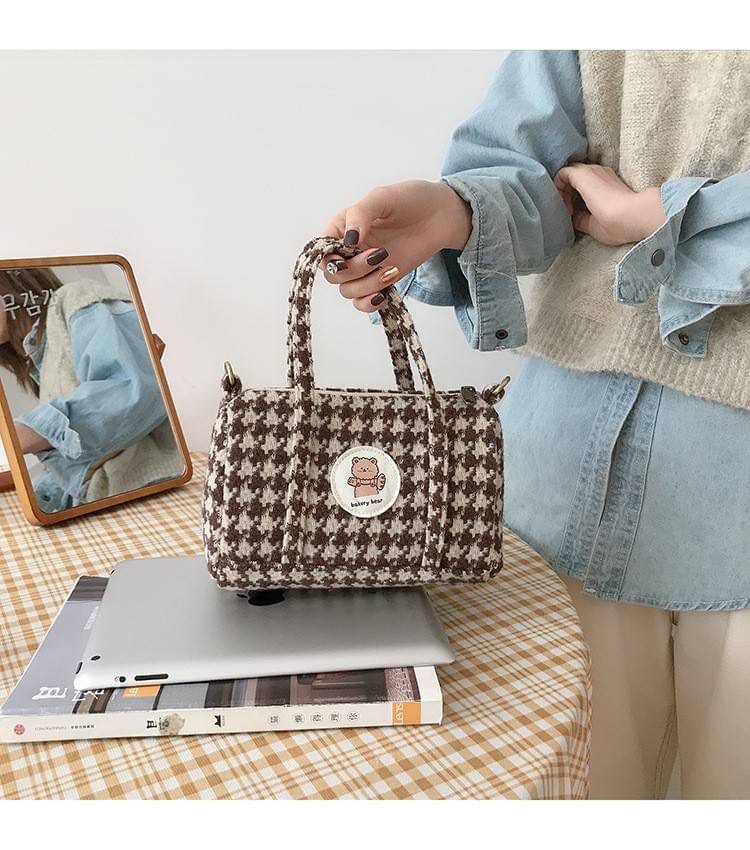 รุ่นใหม่ พร้อมส่ง!!!!!! Bakery Bear bottle bag กระเป๋าถือน่ารักขนฟู มาพร้อมสายสะพายยาวที่ถอดออกได้ ใช้งานได้ตามชอบ