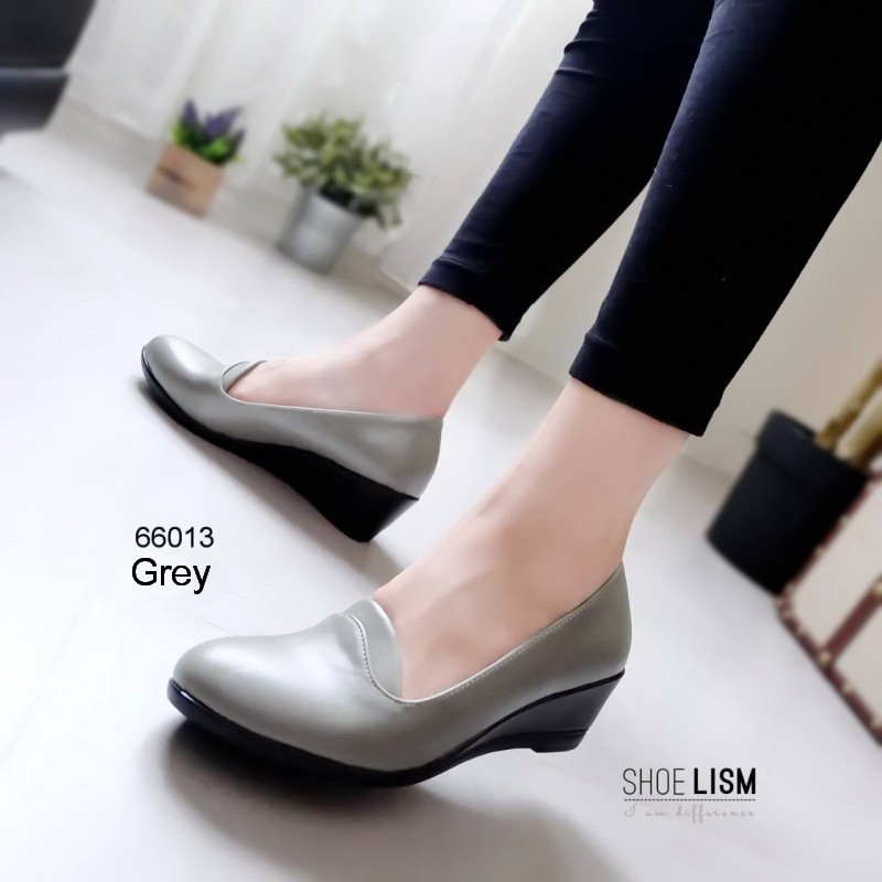 งานขายดี มาเพิ่มครบสี พร้อมส่งจร้า!! รองเท้าคัชชูด้านในบุนวมนิ่มเว่อร์!! เพื่อสุขภาพเท้า ด้านหน้าจะเย็บขอบกันกัด ด้านในบุนวมทั้งพื้น เดินนิ่มสบายมากค่ะ ต้องลอง!