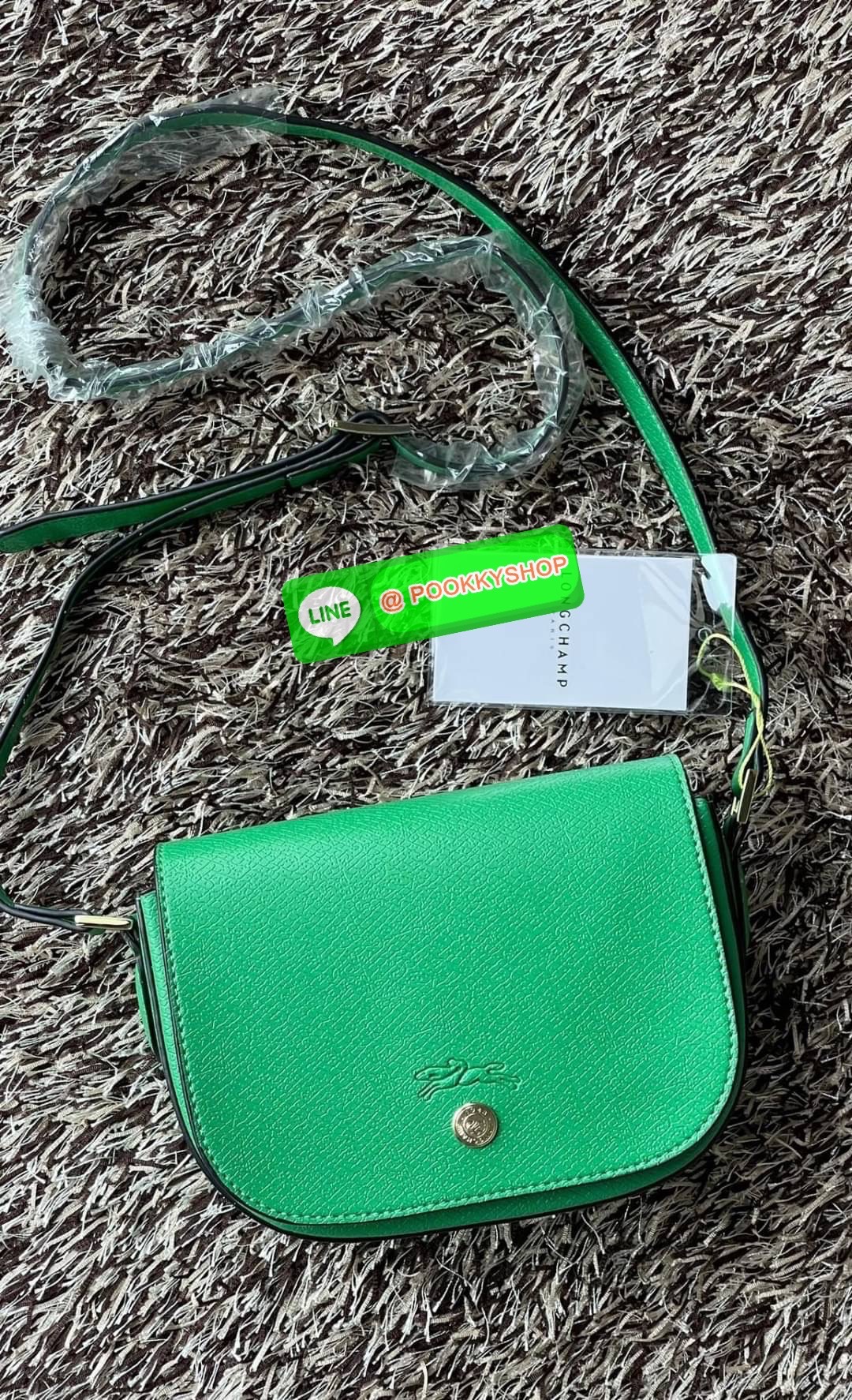 💕Longchamp Epure Crossbody Bag ด้วยรูปแบบที่ชวนให้นึกถึงฝาพับของ Le Pliage กระเป๋าสะพายข้างขนาดเล็กใบนี้มีทั้งความอ่อนเยาว์และความเป็นผู้หญิงในเสน่ห์ของมัน โดดเด่นด้วยรูปทรงกระเป๋าแบบอานม้า ยกย่องให้กับตำนานนักขี่ม้าของ Longchamp EPURE สายสะพายซึ่