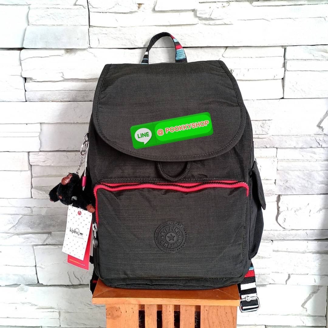 Kipling City Pack Medium Backpack กระเป๋าเป้ Kipling ขนาดกลาง วัสดุ Polyester 100% มีหูหิ้วด้านบน -ด้านหลัง มีซิปหลัง 1ช่องลึก -ด้านข้างมีช่องใส่ของเล็กน้อยทั้ง 2 ด้าน เปิด-ปิด ด้วยกระดุมแม่เหล็ก -ด้านหน้ามีช่องซิปใส่ของแยก 1 ช่อง และ ช่องปรับขนาดด้วยสายล