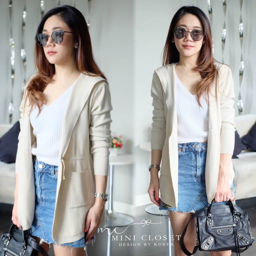 พร้อมส่งค่ะ ใส่ได้บ่อยสุด กับงานเสื้อไหมพรม เนื้อผ้านุ่มพิเศษอย่างดี มีฮู้ด มีเชือกรัดรอบเอวในตัว กระเป๋าหน้า แม่ค้าการันตี งานละมุนที่คุณๆควรมีค่ะ