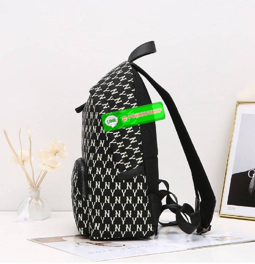 MLB เป้ใบใหญ่จุของได้เยอะมาก เหมาะสำหรับสะพายเดินทางไปเที่ยว หรือสะพายไปเรียนได้นะคะ สามารถใส่ iPad ได้