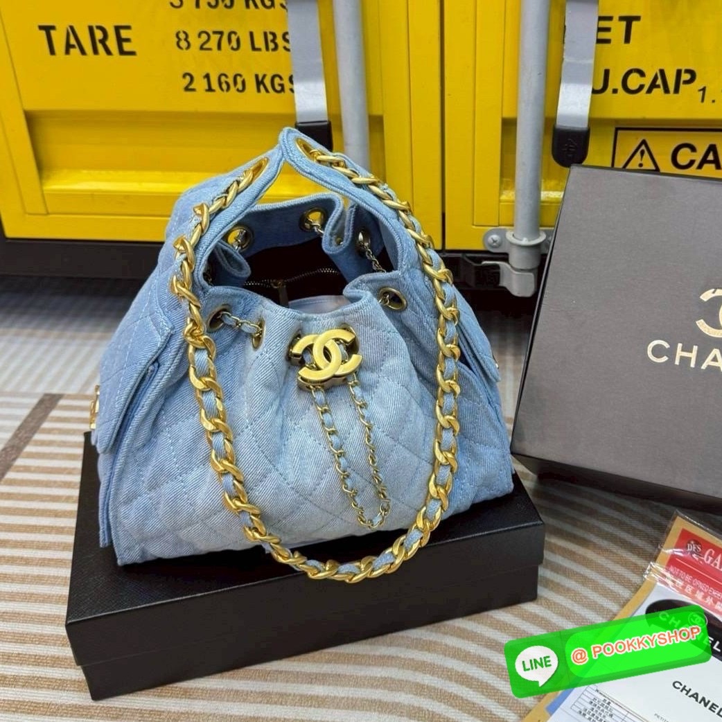 🕊️ พร้อมส่ง | CHANEL 25 Small Handbag กระเป๋าสะพายทรงโฮโบ คอลใหม่ล่าสุด ต้อนรับฤดูกาล SPRING-SUMMER 2025 รูปทรงใช้งานได้จริง จุของได้ ถือเก๋ๆ เอวี่เดย์ลุค บอกเลยว่าดีไซน์เก๋มาก สาวๆ เตรียมพุ่งตัวก่อนใครได้เลย ราคาสุดคุ้มที่นี่ที่เดียวค่า