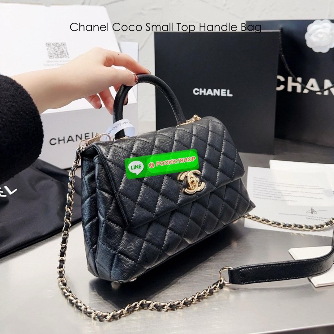CHANEL Coco Small Top Handle Bag กระเป๋าสะพายสุดคลาสสิค สวยหรูพร้อมมือจับในตัว อะไหล่ทองสวยมาก มาพร้อมกล่อง อปก ครบเซ็ท รอบนี้จัดราคาพิเศษสุดคุ้มค่ะ โดดเด่นและดูแพง ไม่อยากให้พลาดเลยน้า