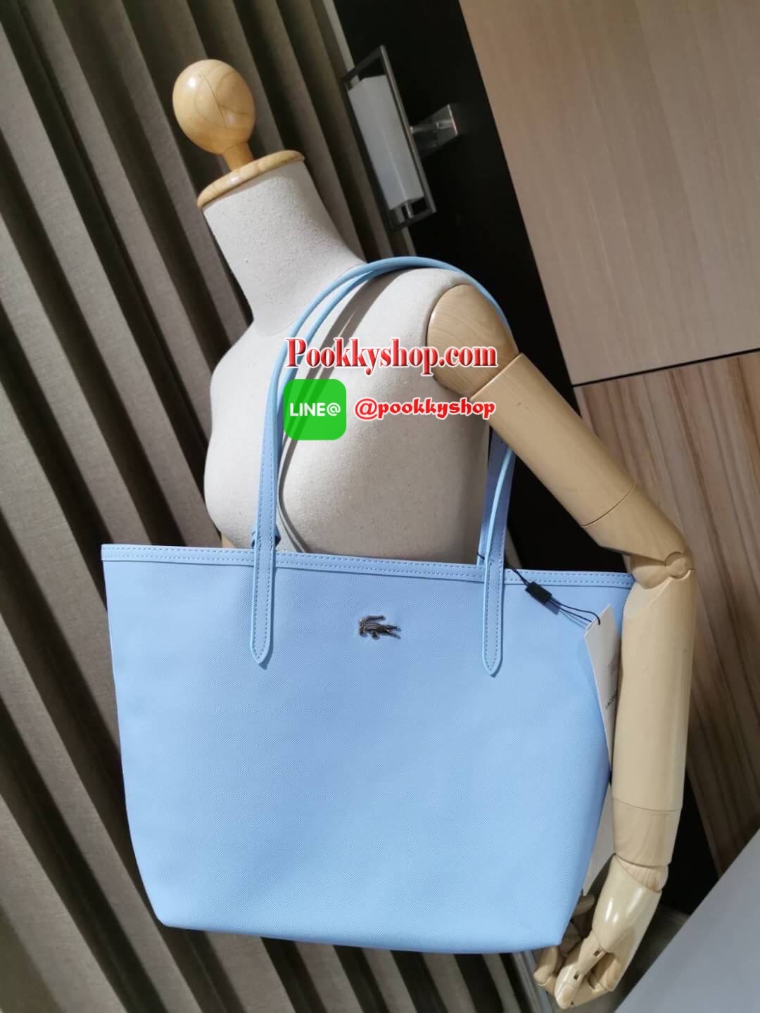 Don't Miss! Best Seller! ซื้อ1ได้ถึง2!! New! & Limited x Disney Holiday Collection Reversible Tote Bag With Clutch คอลเลคชั่นดิสนีย์ทรงTote มาพร้อมใบเล็กเข้าชุดสุดคุ้มสามารถแยกใช้ได้ วัสดุหนัง Saffiano สวยกันน้ำดูแลรักษาง่ายดีไซน์โดดเด่นมีลูก