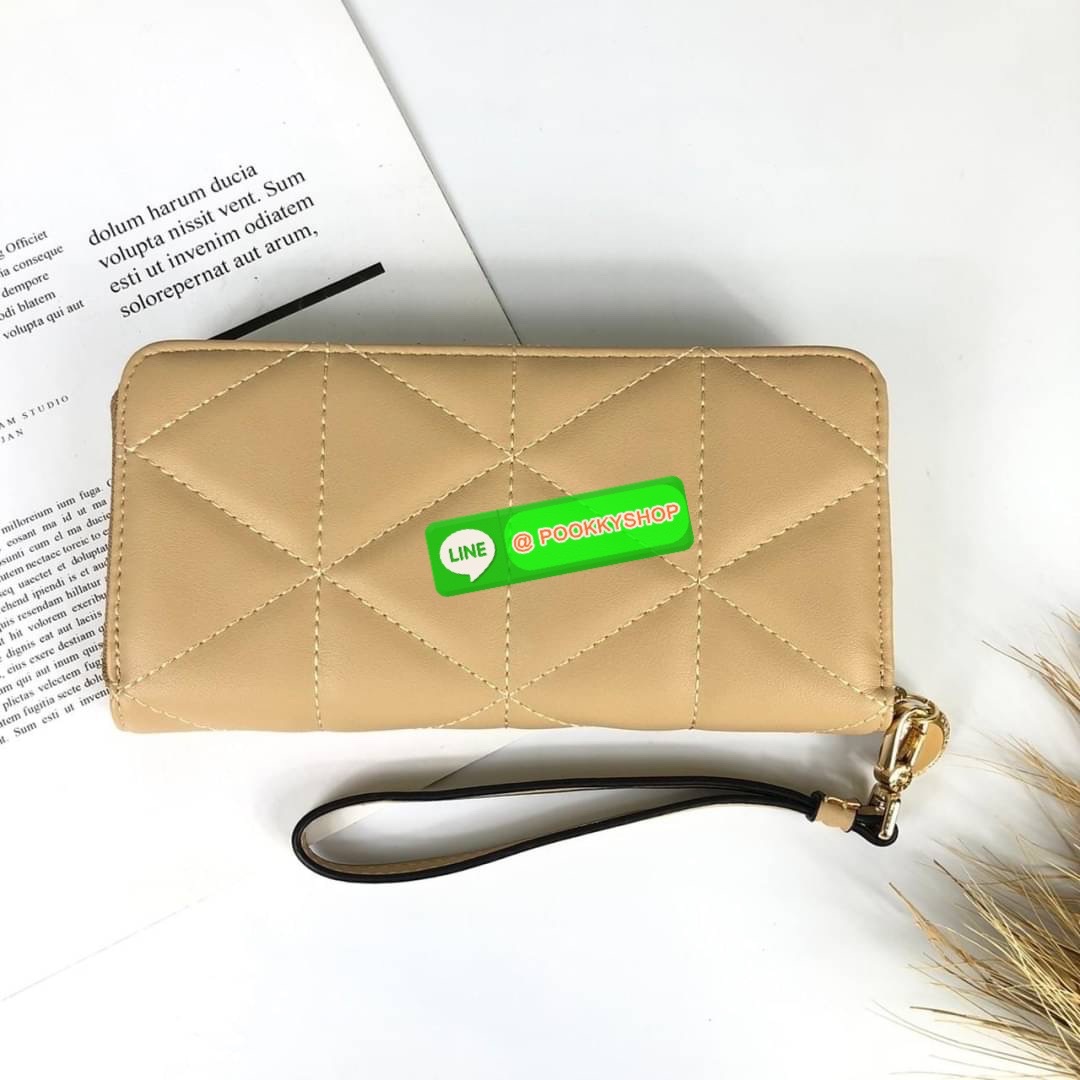 LYN Long Wallet กระเป๋าสตางค์ใบยาว เปิด - ปิดกระเป๋าด้วยซิป ด้านในมีช่องใส่บัตร ช่องใส่ธนบัตร ช่องใส่รูป และช่องซิปใส่เหรียญค่ะ