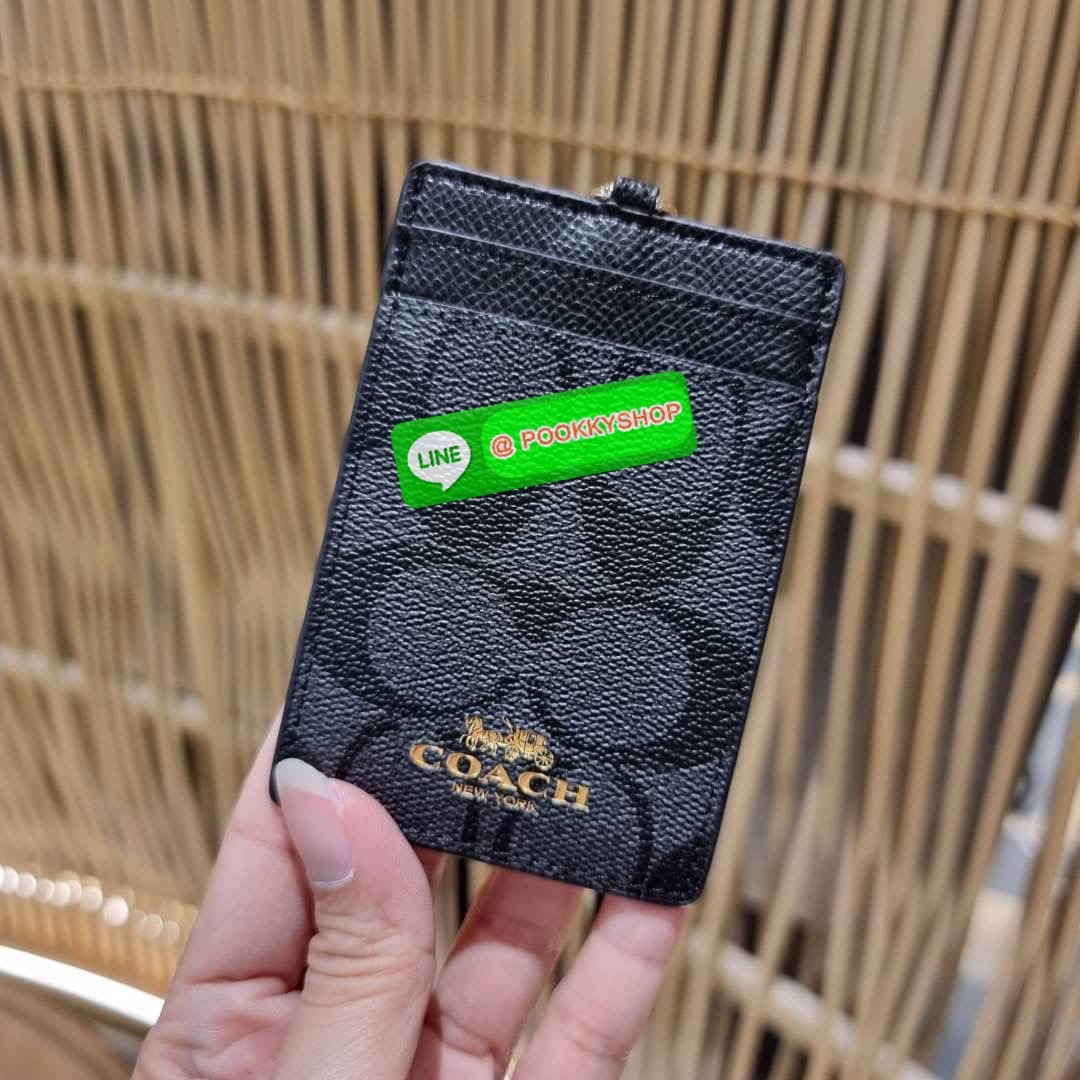 กระเป๋าใส่บัตรคล้องคอ Coach card holder ราคาพิเศษสุดๆ!!! ของหายาก!! ง่ายๆแบบไม่ธรรมดา!! คลาสสิคแต่มีดีเทลโดดเด่น!! กระเป๋าถนอมบัตร พร้อมสายคล้องคอ ดีไซน์ลวดลายสวย ดูดีทุกแบบ ใช้งานง่าย พกพาสะดวก จะใส่บัตรพนักงาน บัตรเครดิต บัตรปชช. ใบขับขี่ และบัตรอื่นๆที