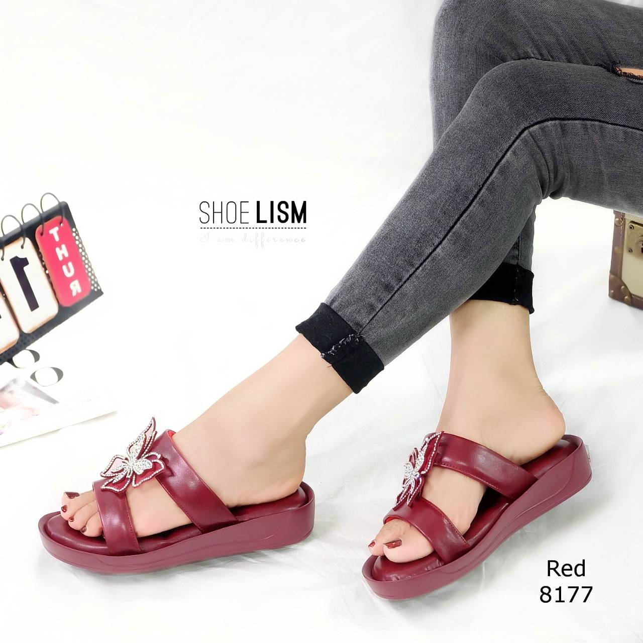 สินค้าพร้อมส่ง บางทีคุณก็ต้องการรองเท้าที่ทำให้คุณดูสวยเก๋ และสวมใส่สบายอย่างรองเท้าคู่นี้ รองเท้าลำลอง หนังนิ่มสวมคาด 2 ตอน สาวๆจะต้องประทับใจตั้งแต่ที่ใส่ในครั้งแรก!!! พื้นนิ่มรับฝ่าเท้าสวมใส่สบายเป็นที่สุด!!