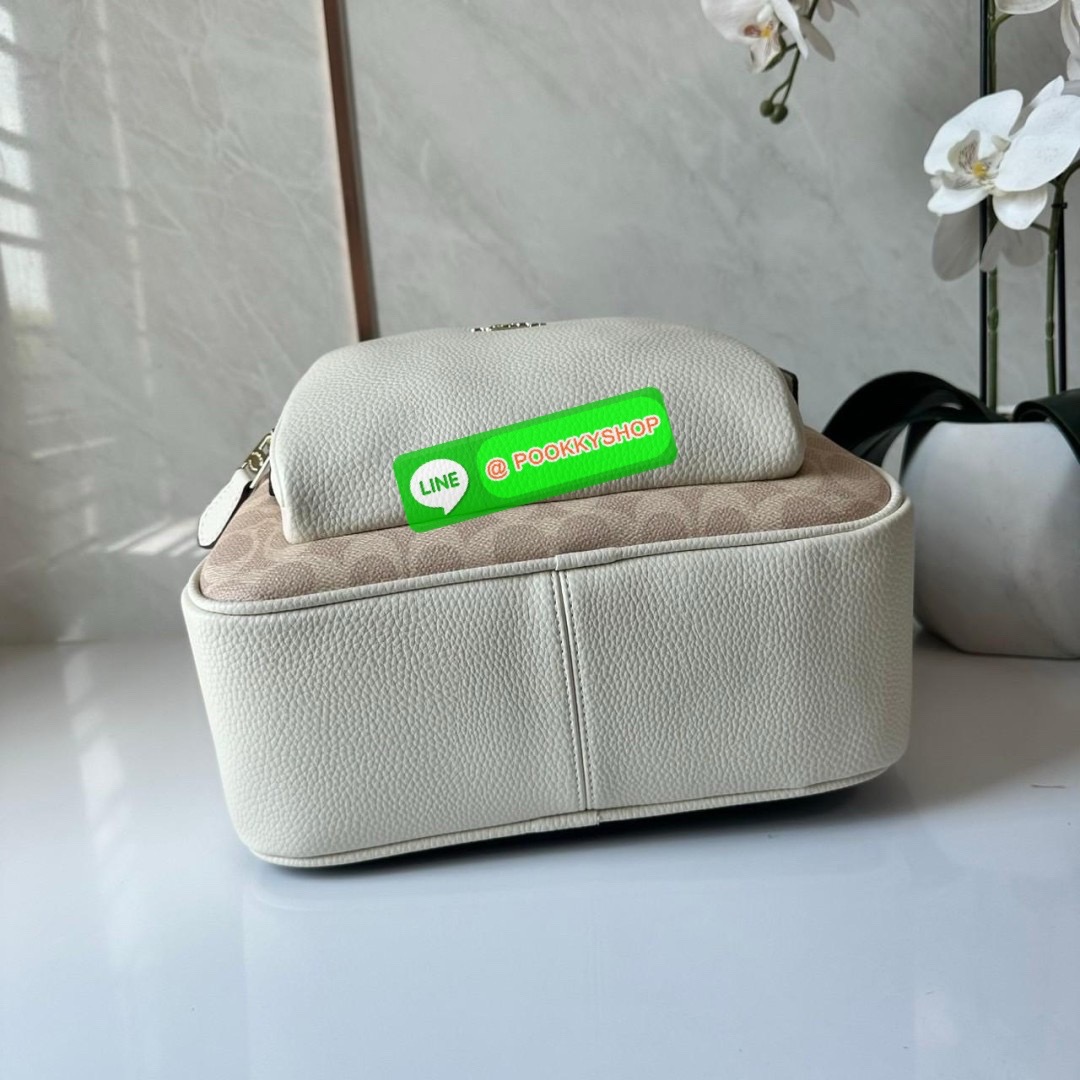 Coach Court Backpack In Signature Canvas 🔖กระเป๋าเป้สะพายหลัง ขนาดกำลังดี สะพายได้ทุกโอกาส 🔖วัสดุ : หนังแคนวาส ตัดหนังแท้ 🔖เปิด-ปิดแบบซิป ด้านในมีกระเป๋าซิปและกระเป๋าอเนกประสงค์ ปิดด้วยซิปคู่ มีซับในผ้า มีช่องซิปด้านนอก 🔖สา