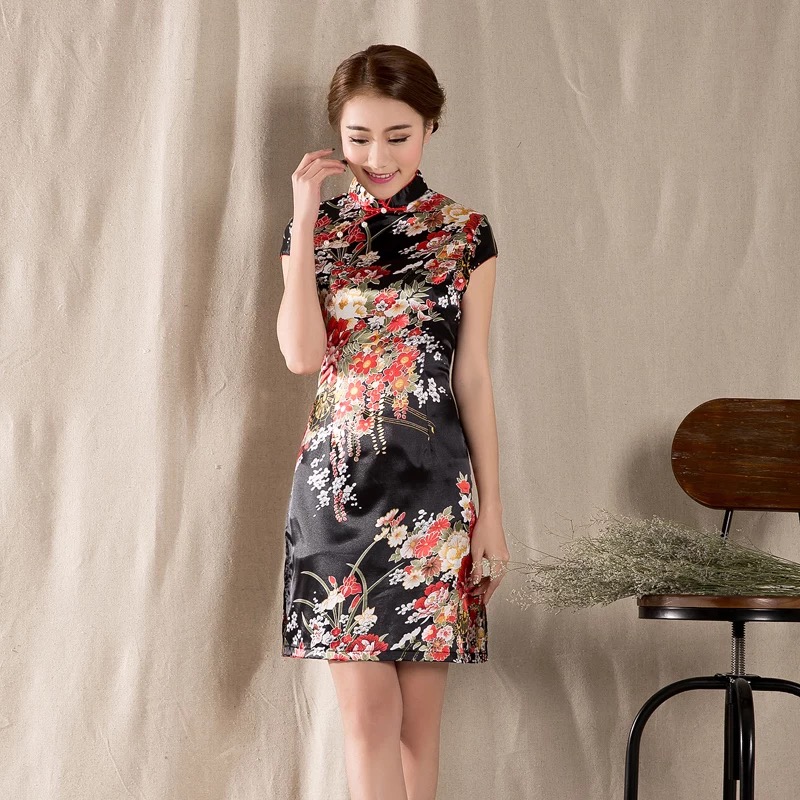 ชุดกี่เพ้าประยุกต์ ชุดกี่เพ้า สาวหมวยอินเตอร์ สีดำ ลายดอกไม้ แต่งแหวกข้าง