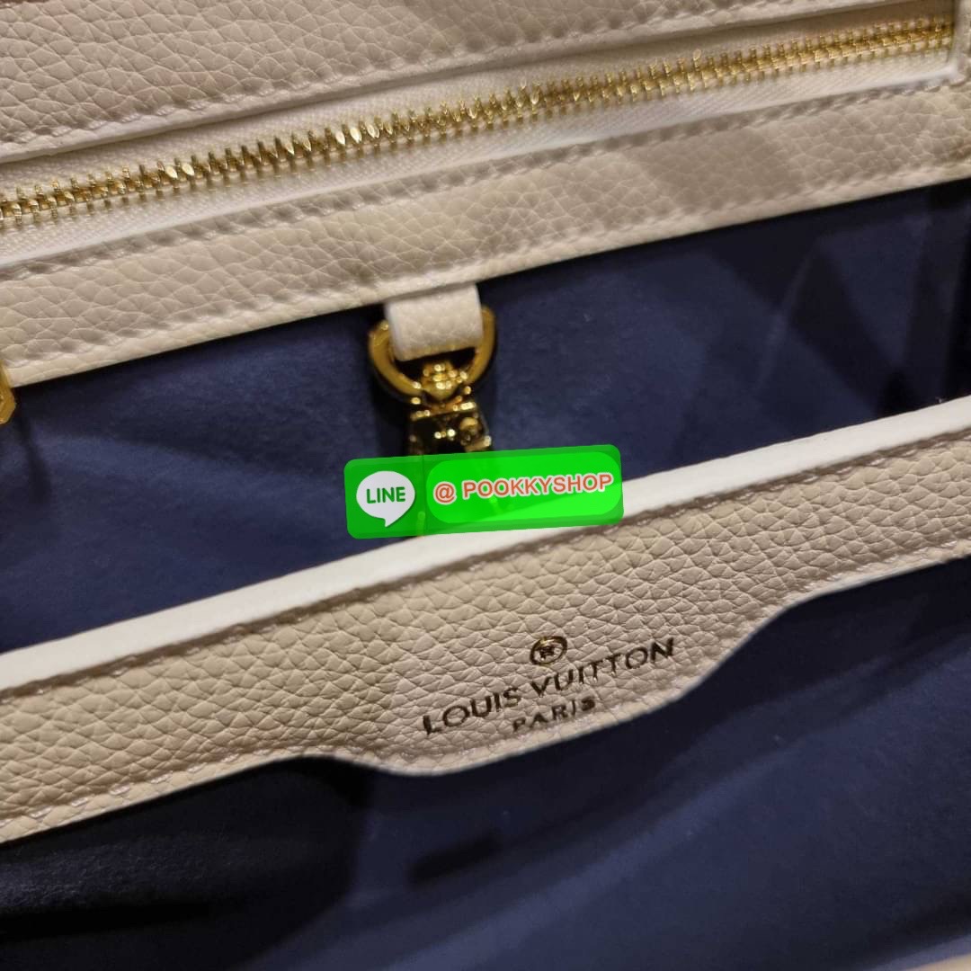 NEW IN!! LV capucines top handle วีไอพีพรีเมี่ยมกิ๊ฟจากเคาน์เตอร์ ที่สุดของความสวยในราคาเบาๆ กระเป๋าถือสุดหรู ดีไซน์ทรงคลาสสิค พร้อมลวดลายหรูหรา มาพร้อมหูจับในตัว ด้วยรูปทรงวินเทจและวัสดุหนังลูกวัว สัมผัสดี ขับผิว ทำให้ไอเท็มนี้สะกดทุกสายตาจริงๆ และยังมีล