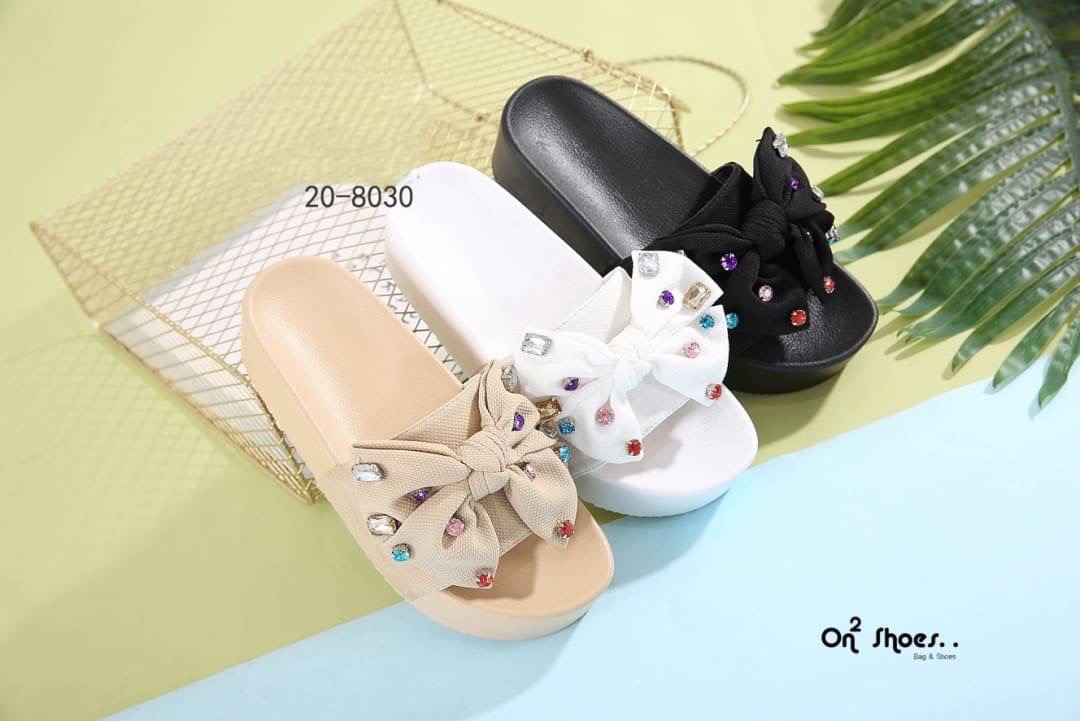 รองเท้าส้นตึกหน้าติดโบใหญ่ประดับพลอยสี ช่วงนี้ส้นตึกต้องมาค่ะ งานจริงน่ารักมากค่ะ นิ่มน่าใส่ น้ำหนักเบาใส่เดินสบาย มีให้เลือก3สีค่ะ