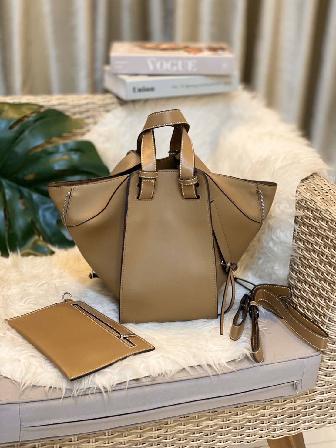 พร้อมส่งค่า 💕Hammock 💕 สิ้นสุดการรอคอย สำหรับรุ่นที่ทุกคนถามหาเยอะที่สุด การันตรีงานคุณภาพ ใช้เวลาผลิตนานสุดถึง 4 เดือน ตอนนี้พร้อมส่งเเล้วค่า Hammock size 30 cm รอบนี้เป็นงานสั่งผลิต งานเนี้ยบ ตัวหนังสวยมากกกก PU premium อย่างดี มีความหนา