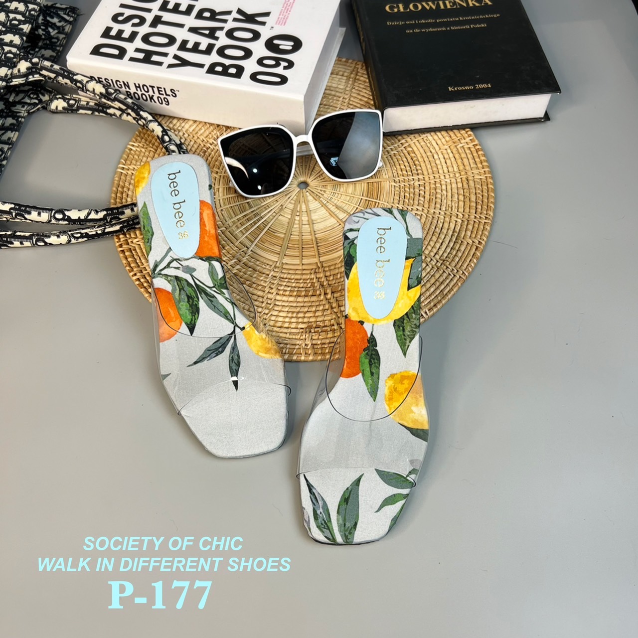 New in ‼️ โอ๊ยยย สวยไม่ไหว งานส้นแก้ว พื้นสวยมากกก ลายน้องส้ม สวยจึ้ง ไปอีก หน้าสวมพลาสติกใส แมทช์ชุดง่าย สูง 2.5 นิ้ว พร้อมสับแล้วไปกันเลยแม่!!!