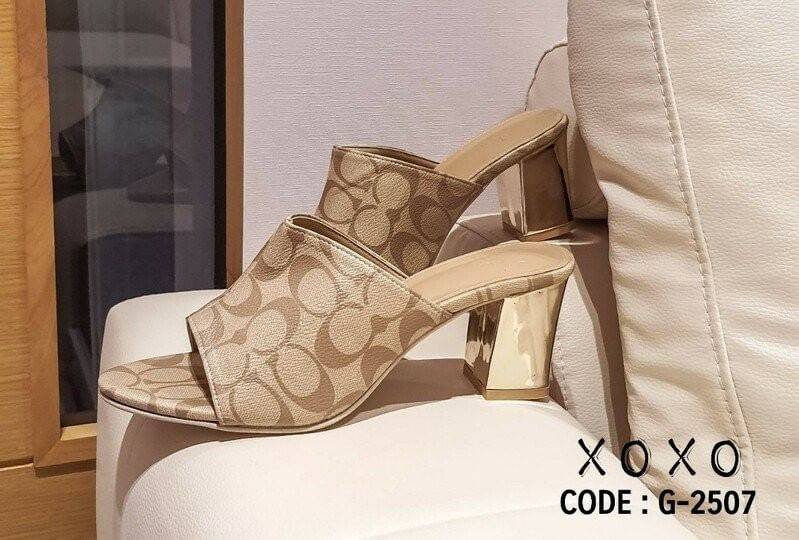 งานสวม ลายหนัง Coach สวย หรู ดูแพงเกินราคาขาย สวมใส่แมทส์ชุดง่าย หลายโอกาส เพิ่มความหรู ส้นสีทอง สวย งานเรียบร้อย ใส่สบาย ส้นทรงแท่ง ยื่นทรงตัวสบาย ไม่เมื่อย น้ำหนักเบา