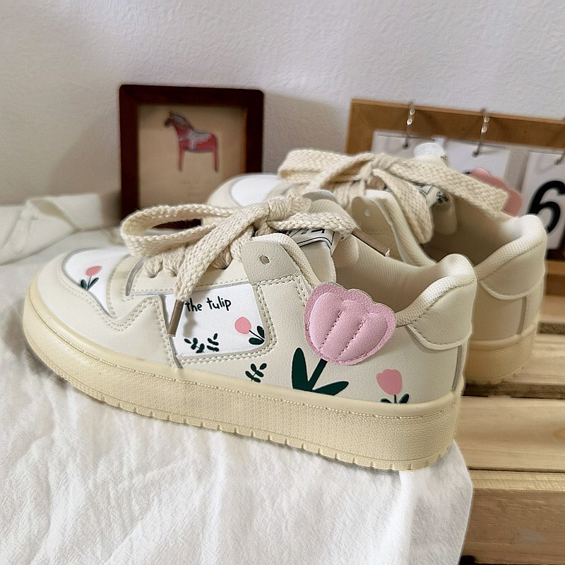 พร้อมส่งคะ รองเท้าผ้าใบ สไตล์เกาหลีมาใหม่ สวยยืน1 🥇มาแล้วจ้า ทรงสวยอย่างดี งานเกร๋เรียบหรูดูแพง ตัวนี้ห้ามพลาด ใส่สบายจะแมตช์กับกางเกง👖หรือกระโปรง👗ก็ได้ค่ะ แม่ค้าคอนเฟริม ห้ามพลาดเลยจ้าตัวนี้แนะนำ อย่าช้ารีบเลย