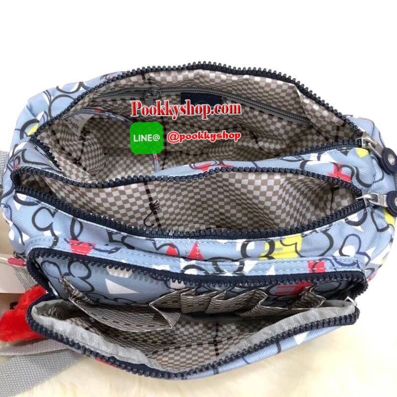 Kipling Disney's Mickey Mouse กระเป๋าสะพายทรงสวย รุ่นยอดนิยมเลยค่ะ สายสะพายปรับระดับสั้น-ยาว เป็นกระเป๋าสะพายเฉียงลำตัวได้ค่ะ ช่องซิปเยอะค่ะ ใส่ของได้เป็นสัดส่วน จุสัมภาระได้ดีเลยค่ะ ทรงสวย สะพายน่ารักมาก ห้ามพลาดเลยค่ารุ่นนี้