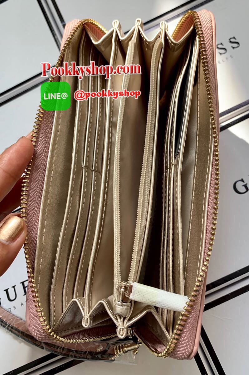 New!! GUESS LONGWALLET BAG กระเป๋าสตางค์ใบยาว หนังเรียบ นิ่มมากๆค่ะ ด้านหน้าออกแบบลายแบรนด์ตัว G ได้สวยทีเดียว พร้อมติดอะไหล่ทองเพิ่มเข้ามา เปิดปิดกระเป๋าแบบซิปรอบ ภายในช่องเยอะมากค่ะ สามารถใส่ iphone xs max ได้ แบ่งช่องใส่ธนบัตร ช่องเสียบบัตรเป็นสัดส่วน