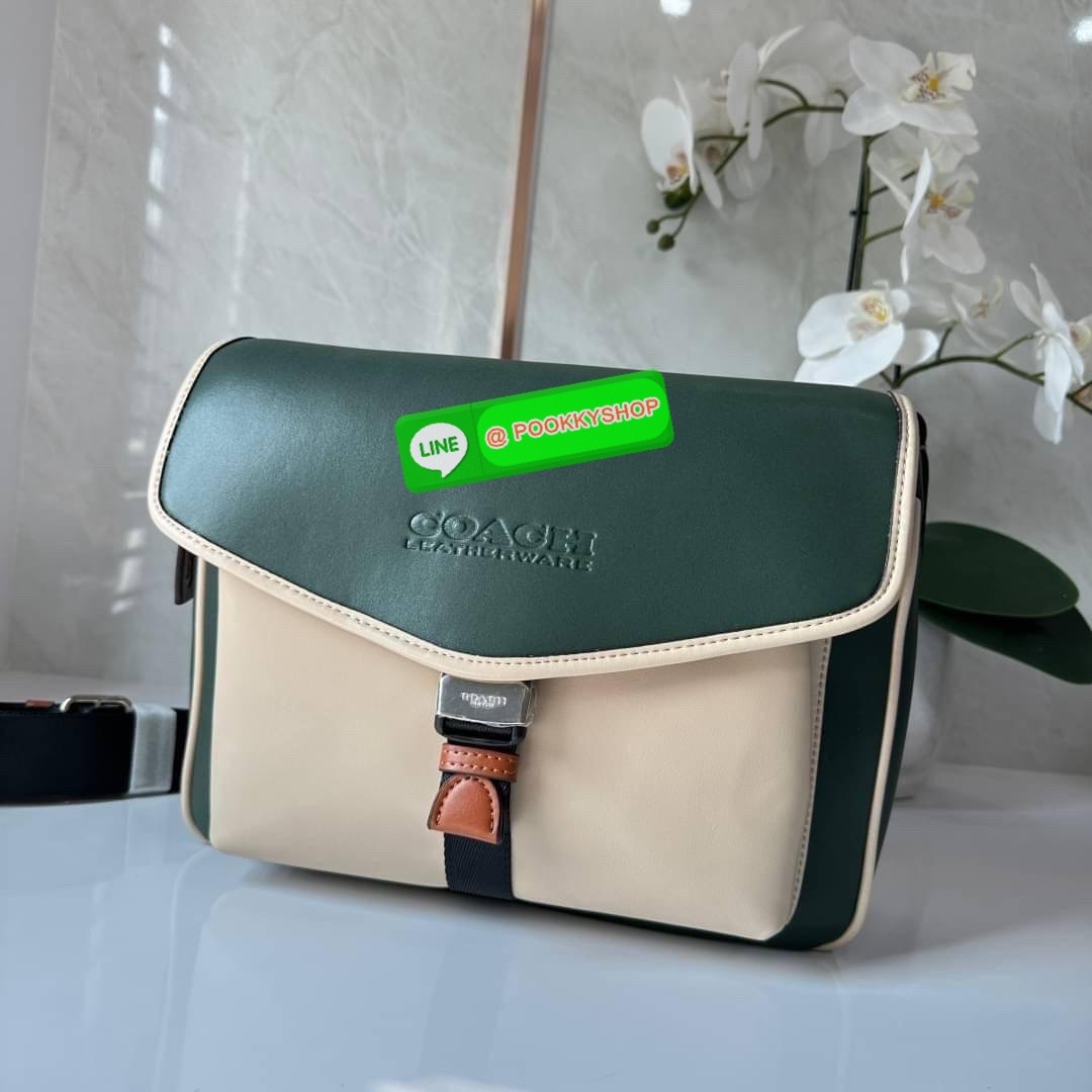 COACH CHARTER MESSENGER IN COLORBLOCK (CH755) กระเป๋าสะพายข้างผู้ชายคอลเลคชั่นใหม่ วัสดุหนังแท้ทั้งใบ เปิดปิดกระเป๋าแบบตัวกดล็อค ด้านในมีช่องหลัก 2 ช่อง ด้านหลังมีช่องซิป 1 ช่อง สายสะพายปรับระดับได้ รุ่นนี้สะพายไปเที่ยวหรือสะพายไปทำงาน ดูดีมากค่ะ