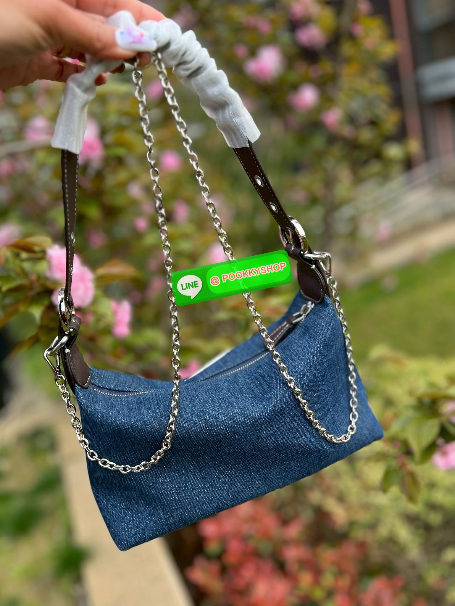 **สินค้าเข้าใหม่** ทางนี้ค่าาสาวๆ สวยเกินจะห้ามใจไหว! NEW IN! PRADA HOBO HANDBAG//SHOULDER DENIM BAG 🔖พร้อมส่งา แม่ค้าเองก็จับไม่วางแล้ว1ค่าา สวยจริงๆ กับPrada denim วัสดุยีนส์หนานิ่มตัดขอบหนังอย่างดี ทรงสวยมากๆค่ะ หูหิ้วสายหนังในตัว คล้องไหล่ได้