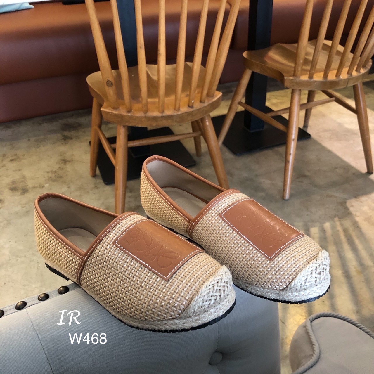 รีพีทแบบขายดี!!! พร้อมส่ง ปีนี้ ใครไม่รู้จัก Loewe คือพลาดมาก แบรนด์ดังจากเยอรมัน สวยมาก แกรนมาก น่ารักมาก ตอนนี้ งานสาน กระสอบคือปังมากคะ ปีนี้