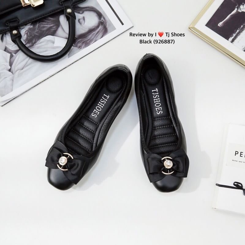 ใครชอบเกร๋ๆน่ารักๆ ใส่นุ่มเบาสบายต้องคู่นี้เลยจร้า พร้อมส่ง รองเท้าคัชชูเพื่อสุขภาพ รุ่นนี้เป็นงานสั่งทำพิเศษใช้วัสดุเกรดดีทั้งคู่ หนังนิ่มมากกกกก บิดได้งอได้ ส้นเกรด A พื้นบุนิ่มมีรูระบายอากาศใส่แล้วไม่อับเท้า น้ำหนักเบา ใส่นุ่มเดินสบายเท้ามากๆ ใส่แล้วปั