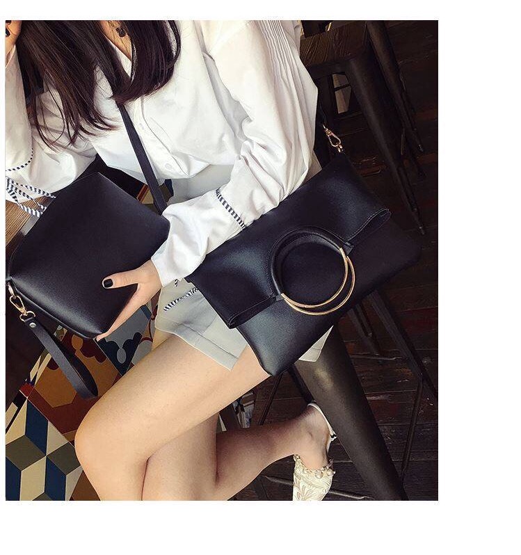 กระเป๋าสะพายข้างสีน้ำตาล กระเป๋าคลัชมือ แต่งห่วงทอง สวย แนว เท่ห์ๆคะ+กระเป๋าเล็ก ไซส์ลูก ด้านใน 2ชิ้น สุดคุ้ม สวยเก๋ มากคะ Size:ยาว29xสูง32xหนา4cm