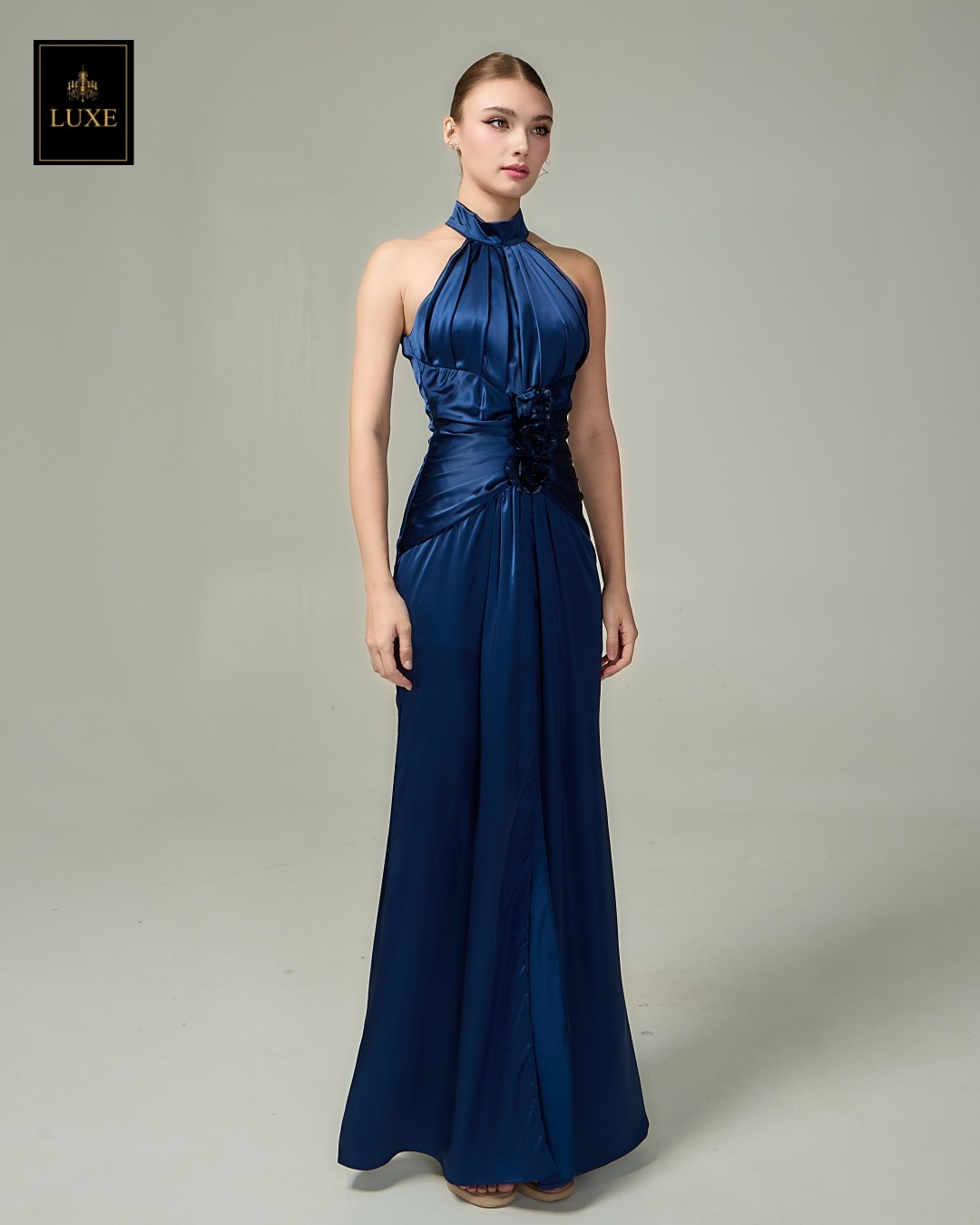 แม็กซี่เดรสเสื้อคอกลมแขนกุด กระโปรงผ่าหน้าขา