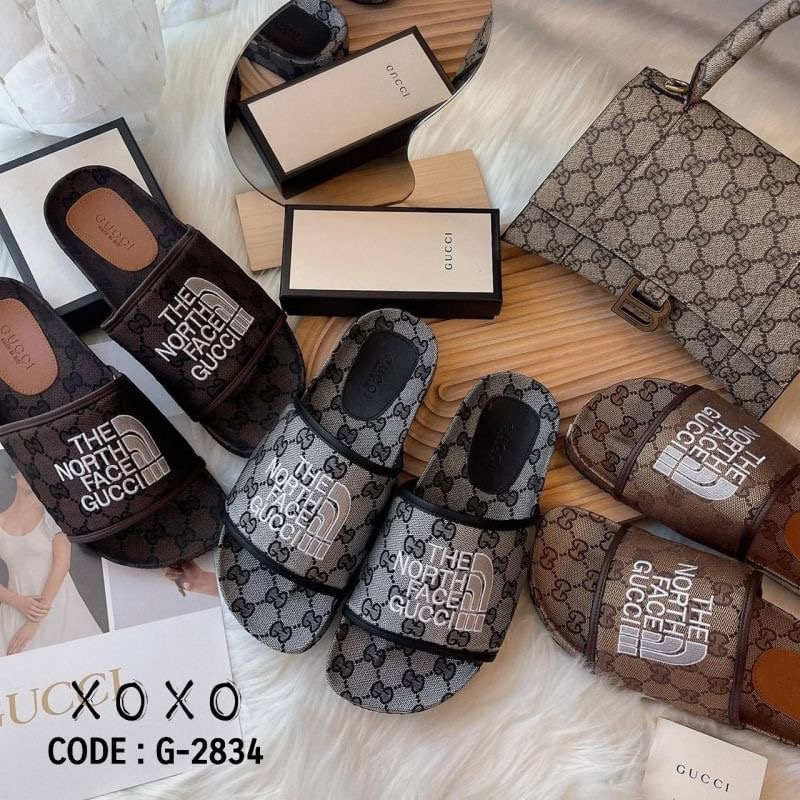 สินค้าพร้อมส่ง แตะงานสวม สวย ดูแพงเกินราคา ตัวใหม่ล่าสุด ชนช้อป แอดบอกเลยงานนี้ต้องมี วัสดุผ้าลาบแบรยด์ ด้านหน้างานปัก รุ่นคอลเลคชั่นใหม่ ด้านในรองฟองน้ำนุ่ม พื้นร่องบุ๋ม กระชับเท้า น้ำหนักเบา แมทส์ชุดง่าย