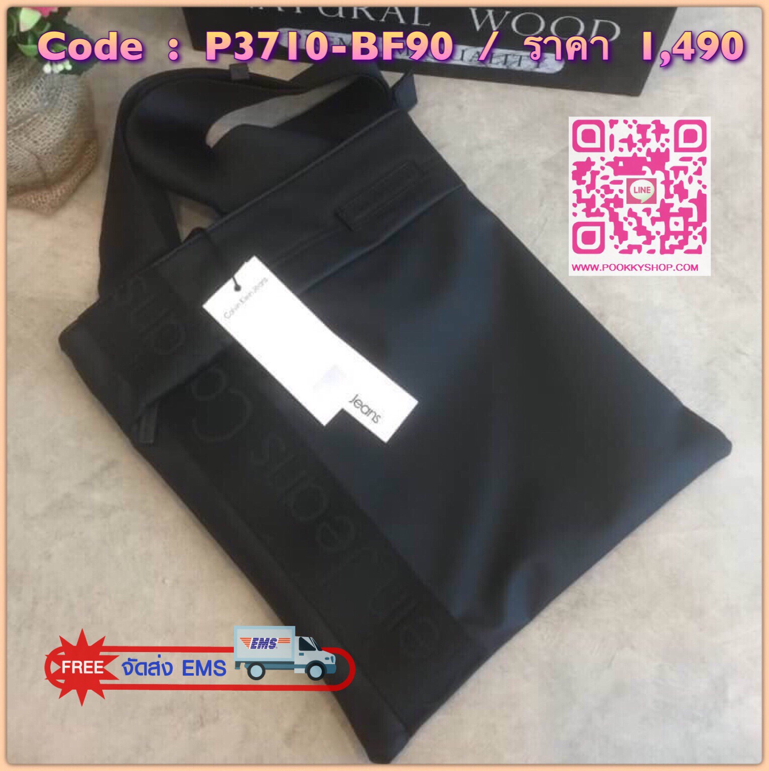CALVIN KLEIN JEANS CROSSBODY BAG 2016 กระเป๋าสะพาย CK Jeans Limited Edition 2016 จาก Calvin Klein Jeans วัสดุ Nylon + Polyester 100% คุณภาพดีเนื้อนิ่มน้ำหนักเบาด้านหน้ามีโลโก้ Calvin Klein Jeans พร้อมช่องซิป 1 ช่อง เปิดปิดด้วยซิป ภายในมีโลโก้เเละช่องซิป ข