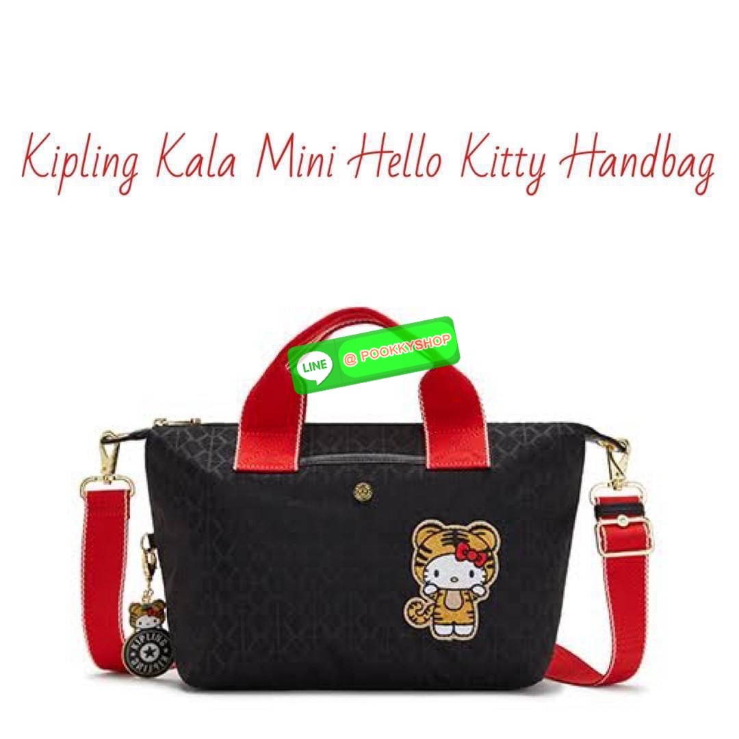 Kipling Kala Mini Hello Kitty Handbag กระเป๋าถือและสะพายใบนี้ มาพร้อมลวดลาย Tiger Kitty สุดน่ารัก พื้นกระเป๋าที่ดำ สามารถเข้ากับเครื่องแต่งกายได้ทุกสีและทุกแนว มีสายสะพายด้านข้างที่ปรับระดับความยาวตามความสูงได้ตามต้องการ และเนื้อผ้าของกระเป๋ายังมีความแข็ง