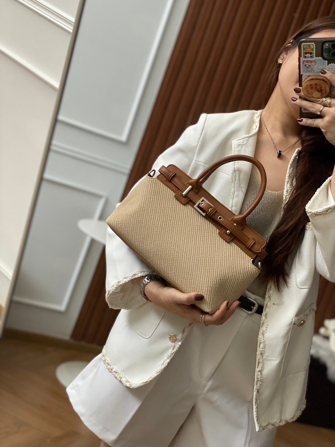 Danielle - Pu premium กระเป๋าหนังพียู งานตัดเย็บเนี้ยบมาก ทรงสวย คุณภาพดี น้ำหนักเบา จุของเยอะ สายสะพายยาว 1 เส้น ใส่ ipad ได้