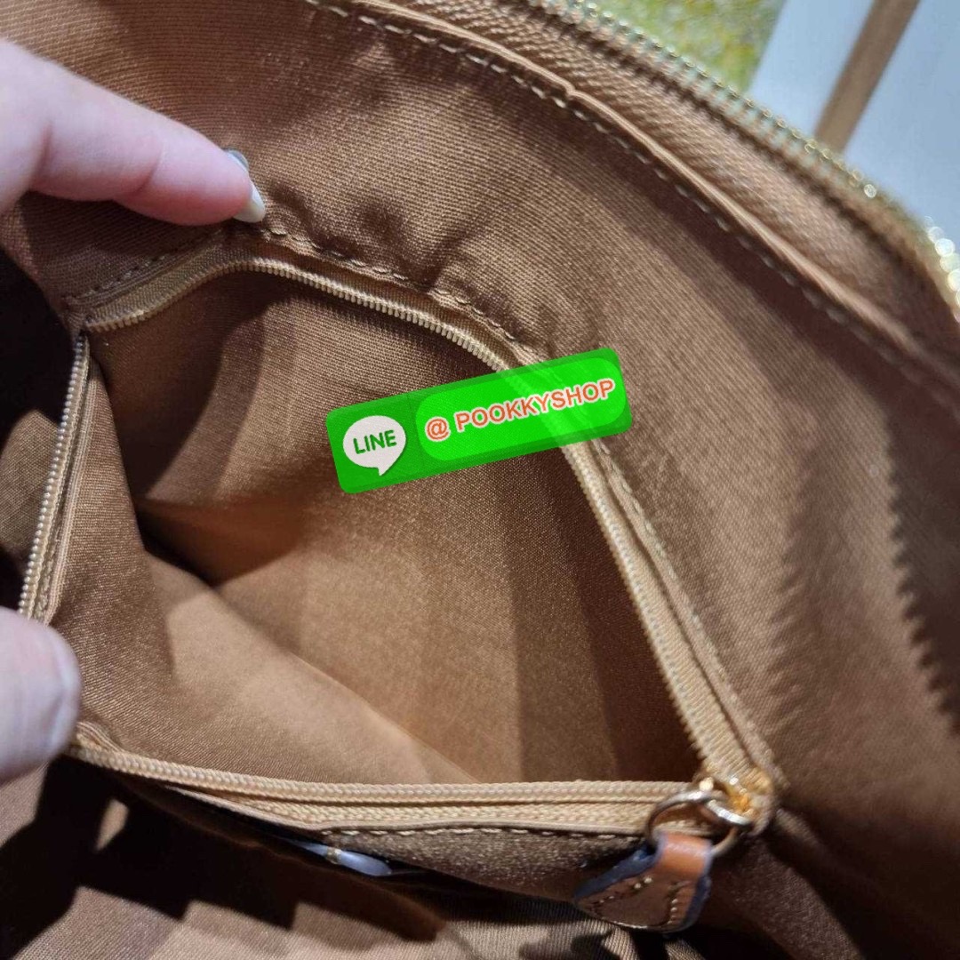 COACH CI791 MARA HOBO IN SIGNATURE CANVAS 🔆 Details รุ่นใหม่ พร้อมสีใหม่ก่อนใคร กับกระเป๋าสะพายทรงโฮโบ ใบใหญ่จุใจ ดีไซน์ออกมาให้รูปทรงดูหรู สุดพิเศษที่มีสายสะพายมาให้ถึง 2 แบบ เป็นสายสั้นสำหรับสะพายไหล่ และสายยาวสำหรับสะพายข้าง สามารถสลับใช้ได้ตาม