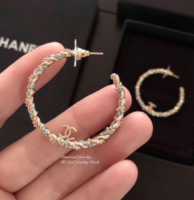 Super Hi-End Quality !!!! ((งาน 1:1 เหมือนในช็อปมากที่สุดในท้องตลาด)) Chanel Earring ต่างหูชาแนลงาน 1:1 เหมือนของแท้เป๊ะๆค่ะ รับรองงานสวยมากกกกก ดูหรู ดูผู้ดีสุดๆ งานดี ตัวเรือนคุณภาพดีมากๆมากๆคะรับประกันความพอใจเลยค่ะ ตัวเรือนสีทองไฮโซมากค่ะ คอนเฟิม !!!!