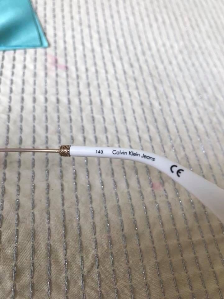 Calvin Klein Jeans CKJ162S สวยมากๆรุ่นนี้พลาดไม่ได้ อุปกรณ์ครบ พร้อมกล่องผ้าเช็ดแว่น กันแดดกันยูวี 100%