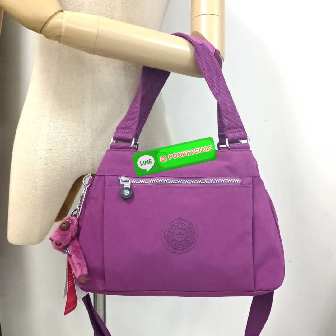 KIPLING ELISE HANDBAG กระเป๋าถือและสะพายไหล่ วัสดุ Nylon +Polyester ขนาดกำลังพอดี จุของได้มาก มีหูจับสองสาย ถือสะดวก น้ำหนักเบา มีช่องซิป ด้านหน้า ช่อง กระเป๋าหลักเปิด-ปิดด้วยซิป มี3 ช่องว่างใส่ของได้จุมากๆ ใส่มือถือได้ กระเป๋าสตางค์ใบยาว และ เครื่องสำอาง