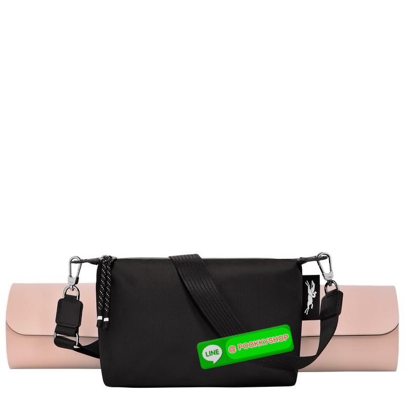 Longchamp LE PLIAGE ENERGY M YOGA BAG คอลเลกชั่นสุดเก๋ของ Longchamp ที่ซึ่งเป็นอีกหนึ่งแฟชั่นมาบรรจบกับกีฬา ออกแบบด้วยรูปแบบการเคลื่อนไหว ประสิทธิภาพ และความทนทานที่หลากหลาย ผลิตด้วยผ้าโพลีเอไมด์รีไซเคิลที่ผ่านการรับรอง ECONYL หัวซิปกันน้ำ มีให้เลือกหลายส