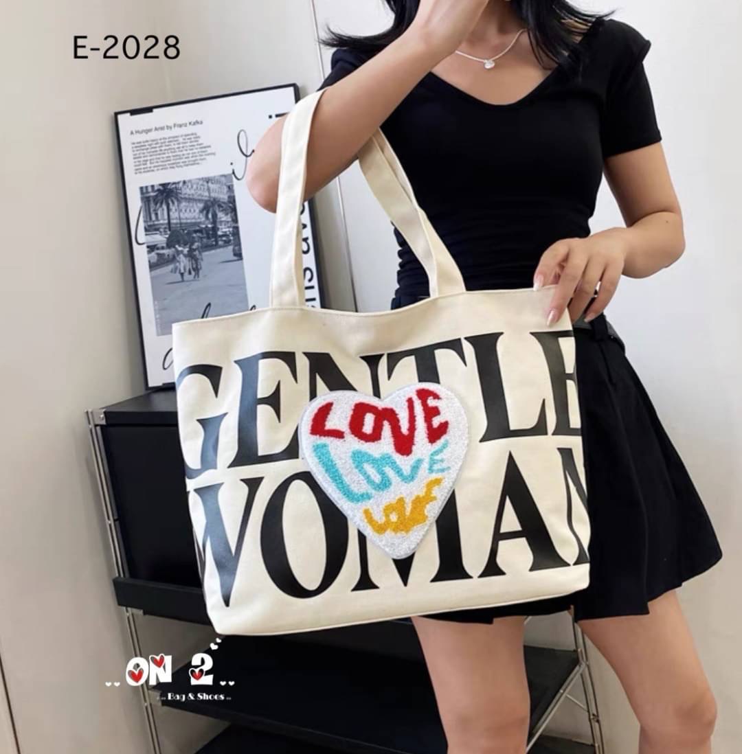 กระเป๋าผ้าทรงช้อปปิ้งGentle women ใบใหญ่ พิมพ์ลวดลายหัวใจLove love งาน แฟชั่น street wear สวยเก๋ ใส่ได้ครบทุกสิ่งอย่าง พร้อมส่ง2 สี