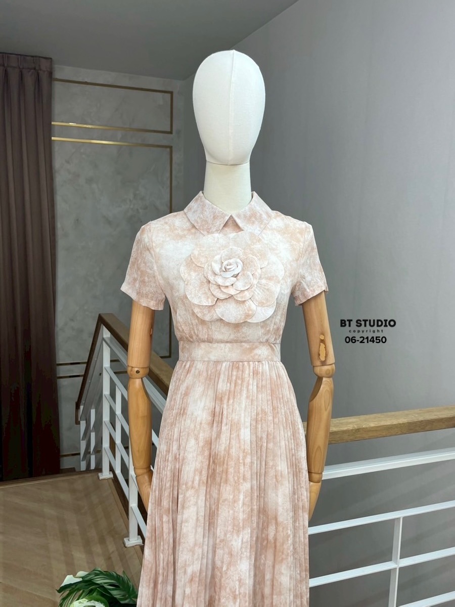 เดรสแฟชั่น เดรสยาวคลุมเข่าแขนสั้นคอปกตัดต่อกระโปรงอัดพรีท