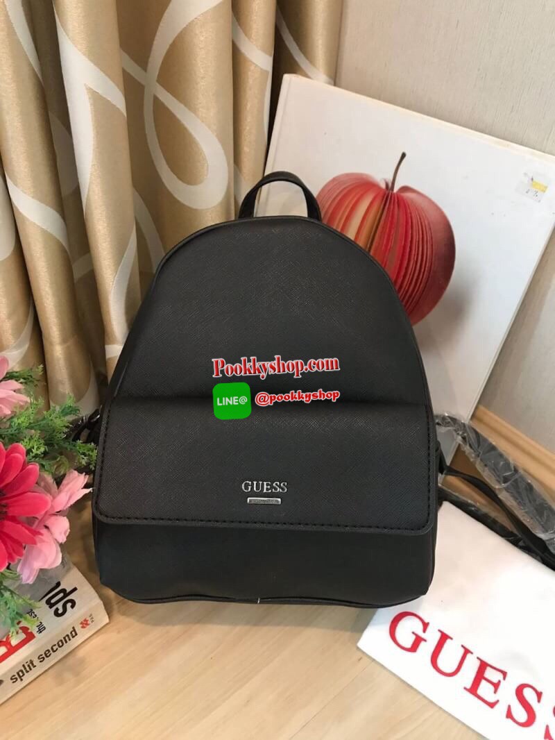 GUESS MINI BACKPACK BAG กระเป๋าเป้สะพายขนาดมินิ ซึ่งจัดว่าเป็น2way สามารถดึงสายสะพายออกมาให้เป็นสะพายไหล่หรือcrossbody วัสดุหนังsaffiano ด้านหน้ามี1ช่องเก็บของจุกจิก ช่องใหญ่เปิดปิดด้วยซิป ใส่มินิไอแพท กระเป๋าสตางค์ยาว ของจุกจิกได้อีกเยอะ ขนาดกำลังดีเลยที