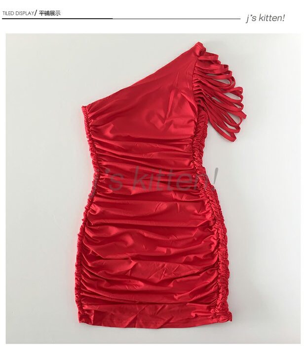 ชุดเดรสสั้น เดรสปาร์ตี้ เดรสออกงาน กลางคืน เดรสบ่าเฉียง แต่งไหล่ สีดำ เนื้อผ้ายืดเข้ารูป สวยเปรี่้ยว มากๆคะ เนื้อผ้าสวมใส่สบาย คะ+G-string