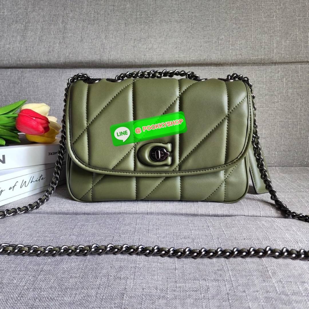 COACH Pillow Madison Shoulder Bag With Quilting (COACH C8560) สวยหรูมงลงมากแม๊ กระเป๋าสะพายข้าง คอสบอดี้ หรือสะพายไหล่คู่ สายโซ่สวยหรู วัสดุหนังแท้นิ่มมือ สัมผัสแล้วรับรองหลงเลยคะ ตัวล็อคแบบ Turnlock มีซับในผ้า ภายในช่องโล่ง มีช่องซิปแยก ด้านหลังกระเป๋ามี