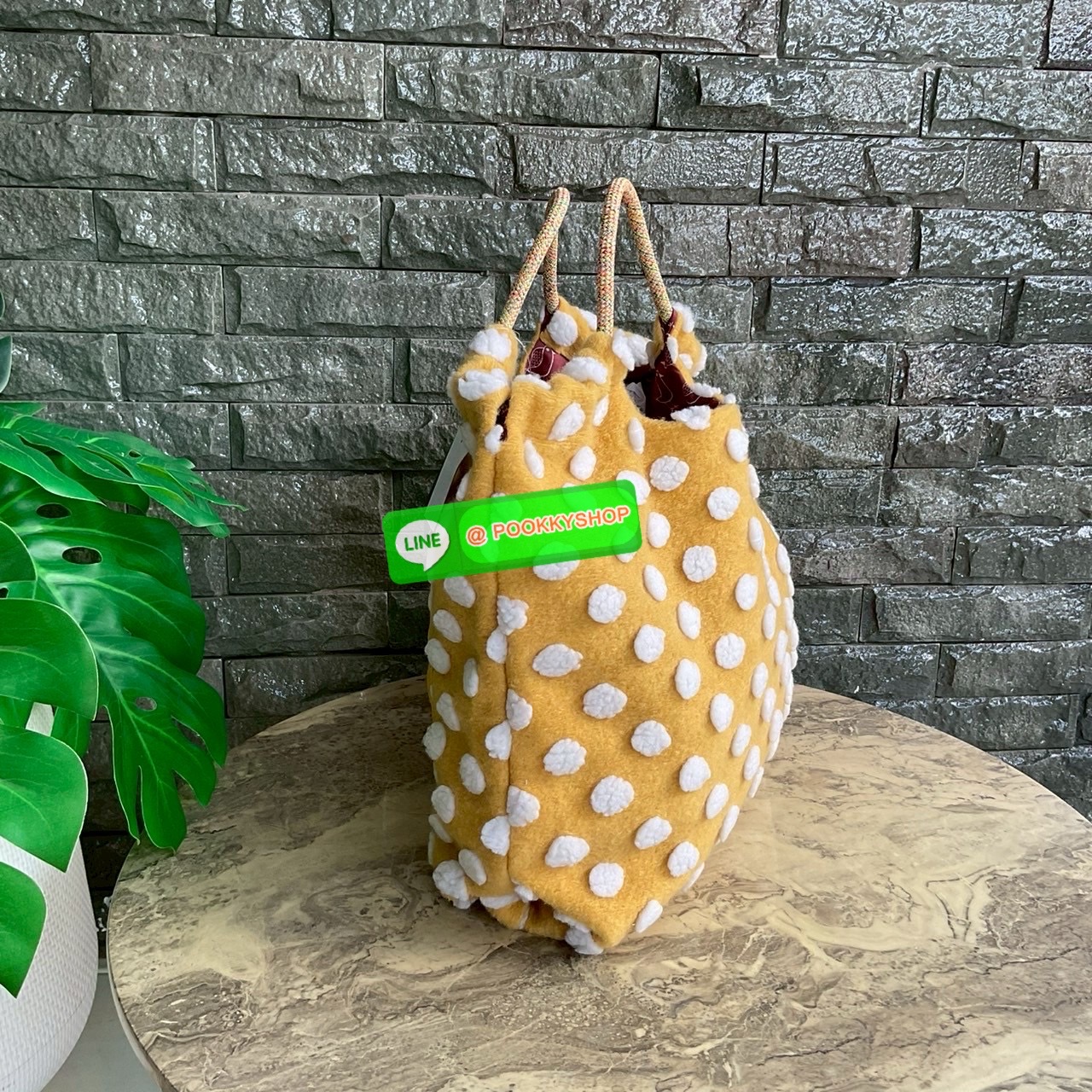 Japanese Kusuguru Woolen Polka Dot Cat Brooch Handbag Hand Bag Can Be Worn on One Shoulder Shopping Bag Work Clothing กระเป๋าถือลายจุดแมว Kusuguru ขนสัตว์ญี่ปุ่น ผิวสัมผัสจับนุ่มมือ 💕 แถมฟรีเข็มกลัดรูปแมว