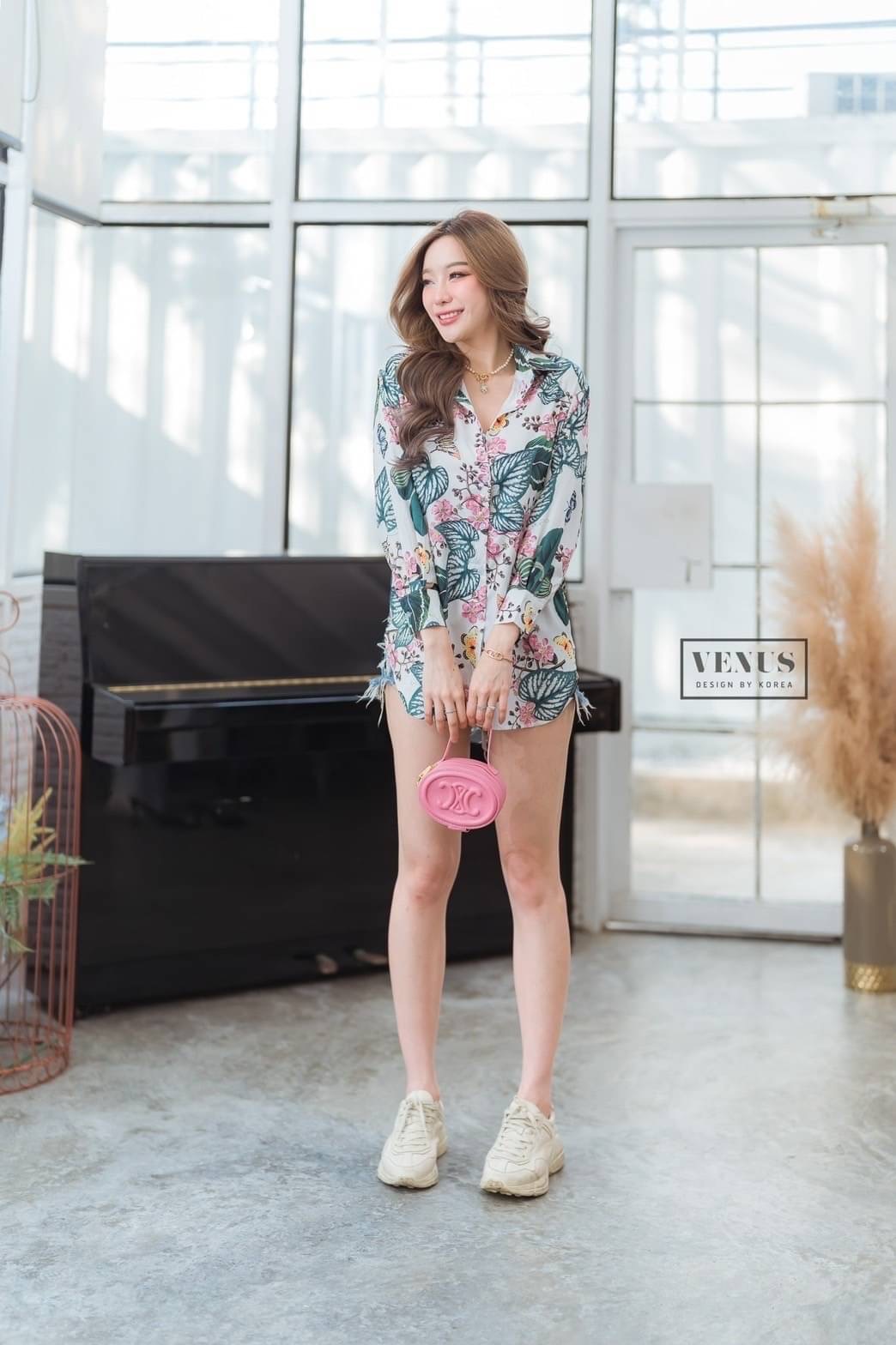 Restock 💚💚💚💚 I'm Lady By Venus Zara Shirt เสื้อเชิ๊ตทรงโอเวอร์ไซต์พิมพ์ลายใบไม้ งานสวนนะคะ ทรงปล่อยๆ แม๊ทกับกางเกงยีนขาสั้นก็สวยเป๊ะคะ