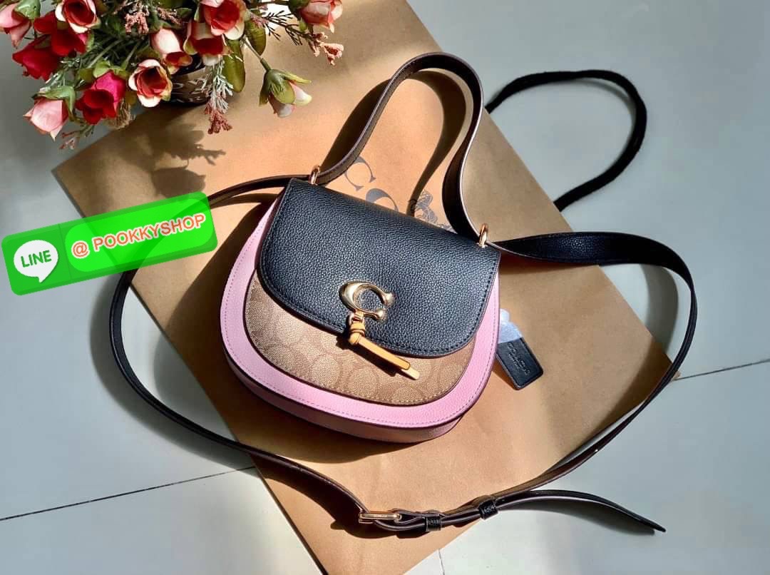 COACH REMI SADDLE BAG IN COLORBLOCK ((1330)) พร้อมส่งที่ไทยอีกครั้ง! กระเป๋าสะพายข้าง//ครอสบอดี้ร์//หรือทบเป็นสายคู่สะพายไหล่ได้ค่ะ แล้วแต่ชอบเลยค่ะ! วัสดุหนังแท้ ลายหนังสวยมากๆค่ะรุ่นนี้ หลงรักแน่นอน💋 🎀ด้านหน้ามีอะไหล่โลโก้ตัวC มีพู่ห้อยน