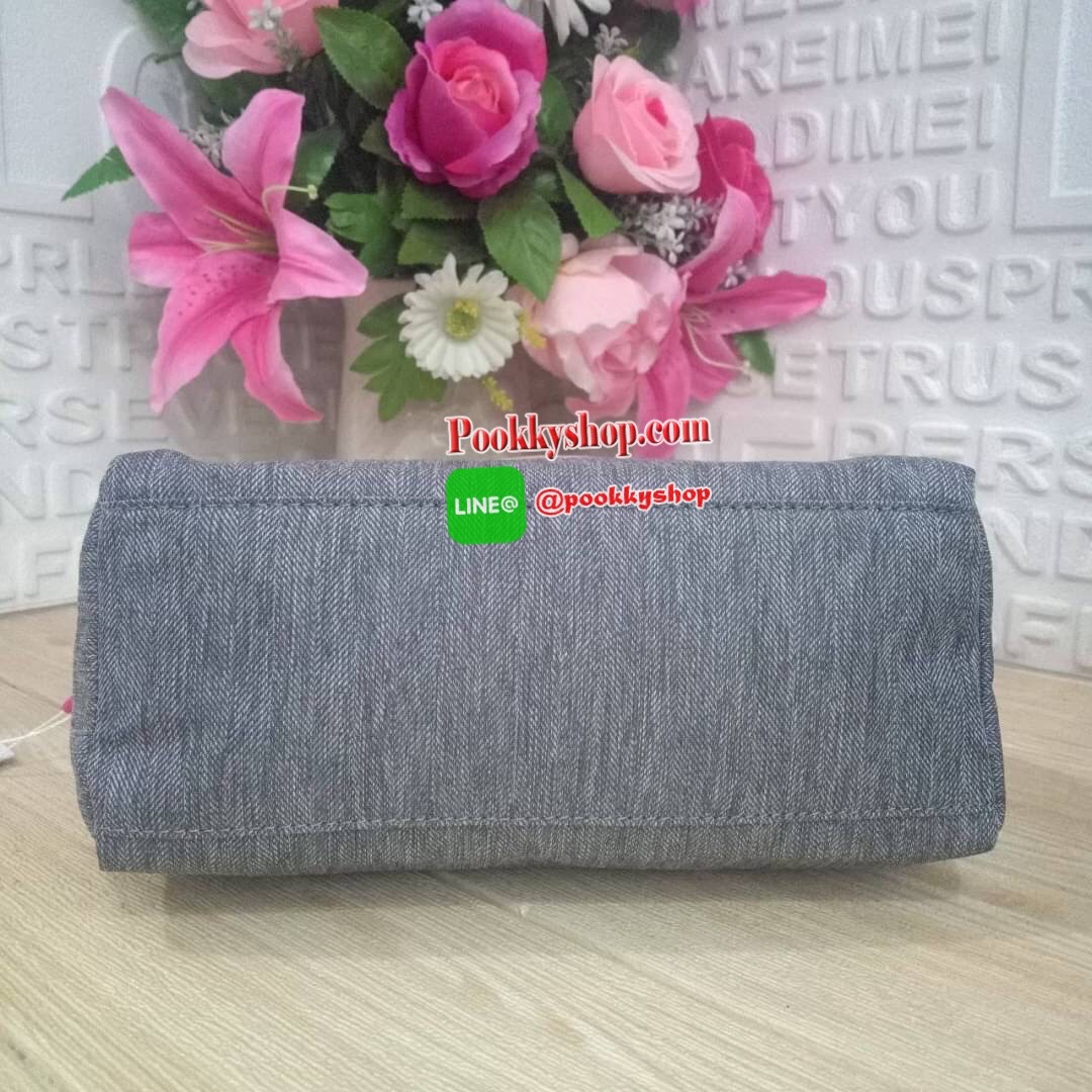 KIPLING Mini Crossbodybag กระเป๋าสะพายข้างขนาดกะทัดรัด ผลิตจากวัสดุ Nylon+ Polyester100% มีช่องใช้งานแยกย่อยมากถึง 4 ช่อง -ด้านหน้ามีช่องซิป 2 ช่อง -ช่องหลักโล่ง กว้าง จุของใช้ได้เยอะ -ด้านหลังมีช่องซิปอีก 1 ช่อง มาพร้อมพวงกุญเเจลิง สายสะพายยาวสามารถปรับไ