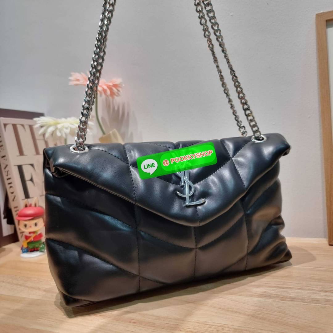 IN STOCK!! Yves Saint laurent puffer small chain bag in quilted lambskin กระเป๋าสะพายรุ่นยอดนิยม ทรงสวย ใช้ได้บ่อยไม่มีเบื่อ วัสดุหนังแกะ สัมผัสนิ่มมือ ดีไซน์เรียบหรู ออกแบบมาให้ใช้งานได้สะดวกด้วยกระดุมแม่เหล็ก พับทรงเข้ารูป ภายในโล่งกว้าง มีช่องซิป สามาร