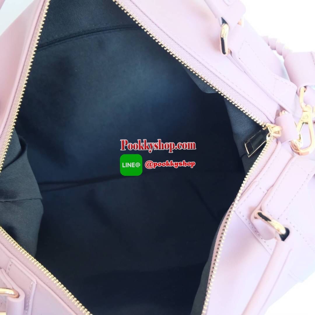 KEEP รุ่น ‘ Ella ‘ bag 📌ทรง Pillow ( ทรงหมอน ) ที่สาวๆ ถามหา กลับมาแล้วค่า พร้อมฟังก์ชันจัดเต็มเหมือนเดิม ใบนี้ Size L นะคะ ใส่ กระเป๋าสตางค์ยาวได้ ใส่ไอแพดได้ ใครต้องการกระเป๋าที่ใช้ได้ทุกวัน ใส่ของครบ แอดมินแนะนำใบนี้เลยค่า สวย คุ้มแน่นอน