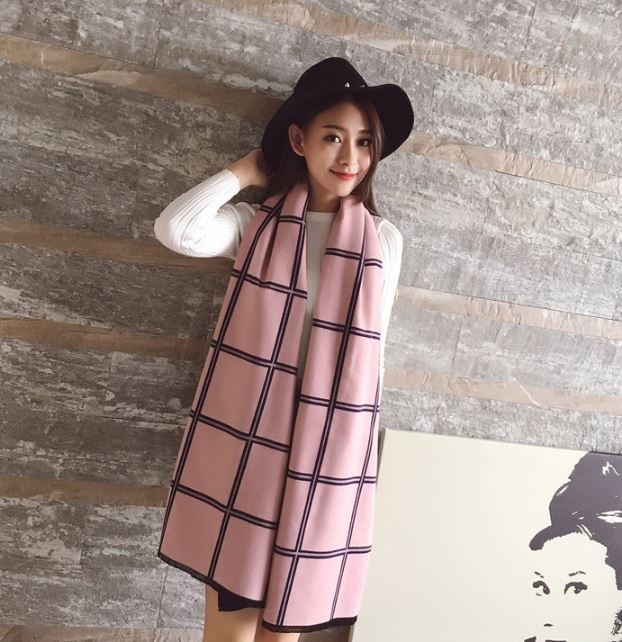 สินค้าพร้อมส่ง ผ้าพันคอสีทูโทนผืนใหญ่นำเข้า มีลายทั้งสองด้าน โทนสีสวยแมทง่าย วัสดุผ้าทอขนแคชเมียร์หนา นุ่ม ติดใจทุกราย เป็นไอเทมที่ควรมีติดตู้เสื้อผ้าเลยจ้า